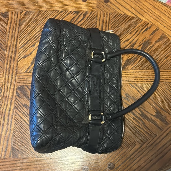 Black Marc Jacobs bag! Great shoulder bag with lots of room. A classic. - Picture 6 of 6